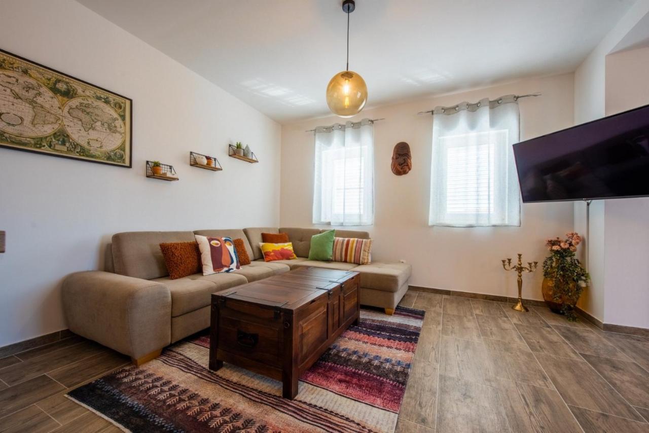 Apartman Paula Kaštela Esterno foto