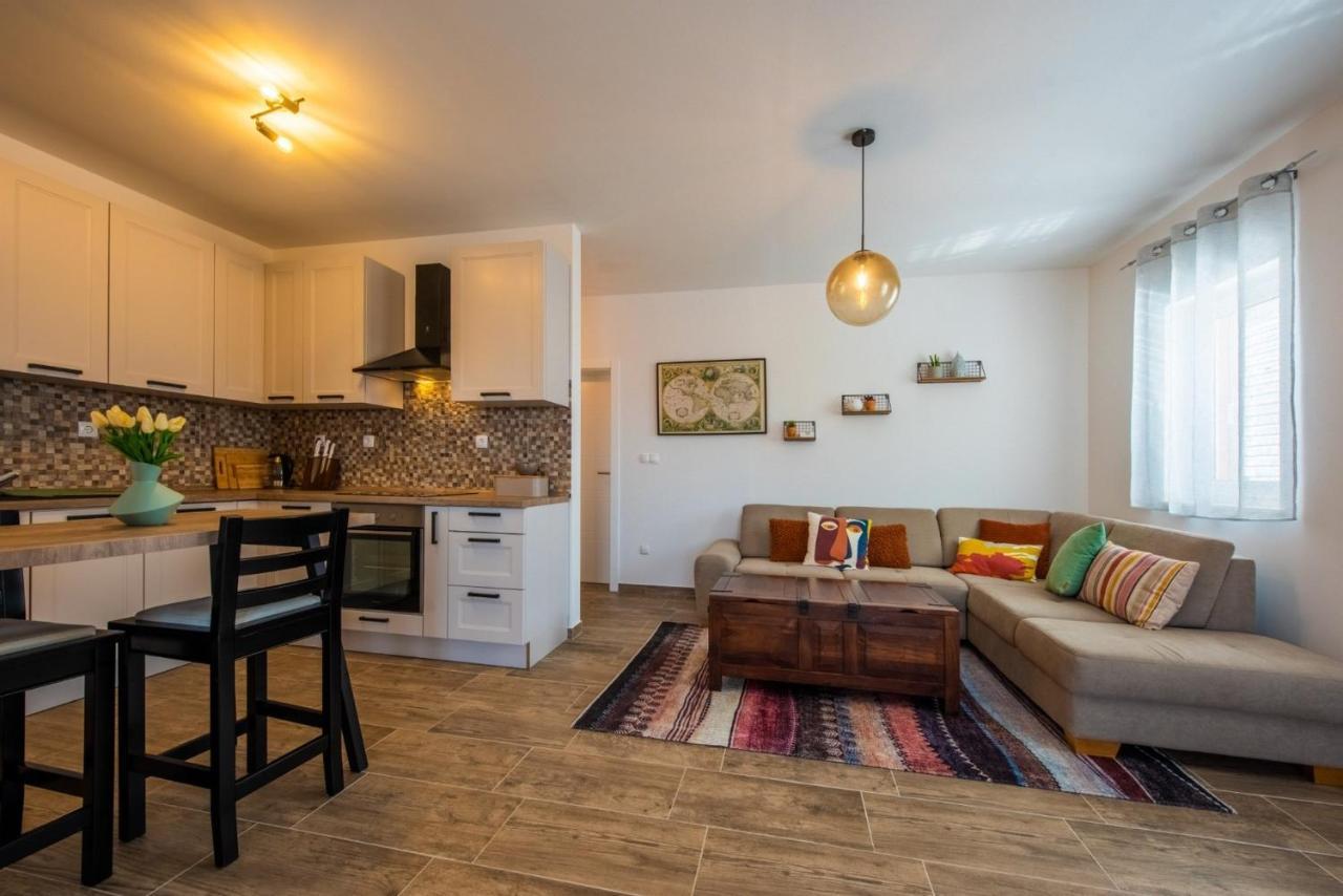 Apartman Paula Kaštela Esterno foto