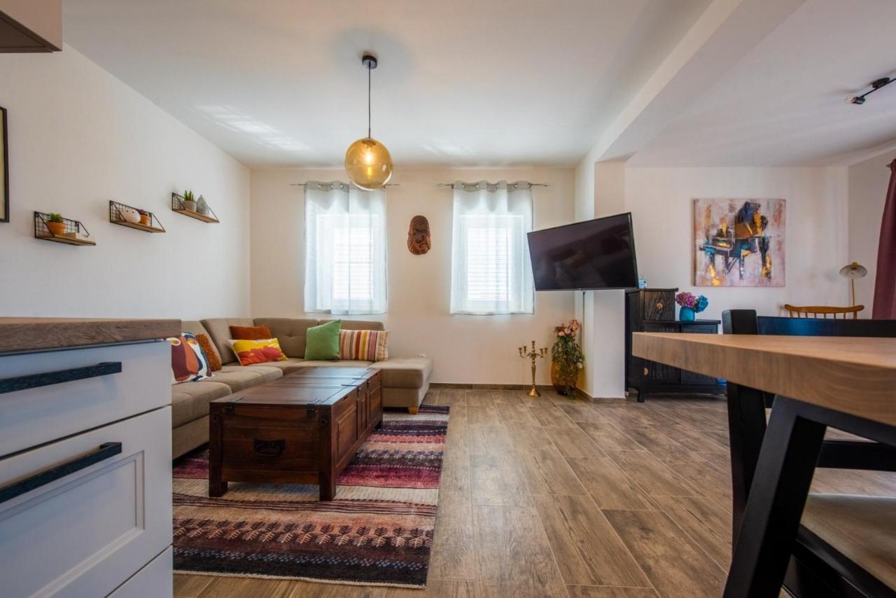 Apartman Paula Kaštela Esterno foto