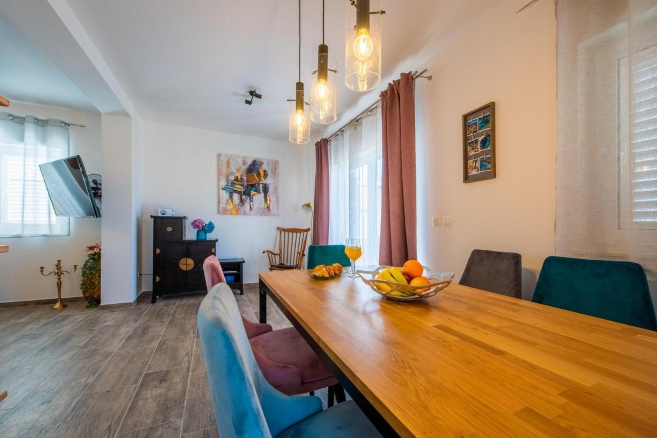 Apartman Paula Kaštela Esterno foto