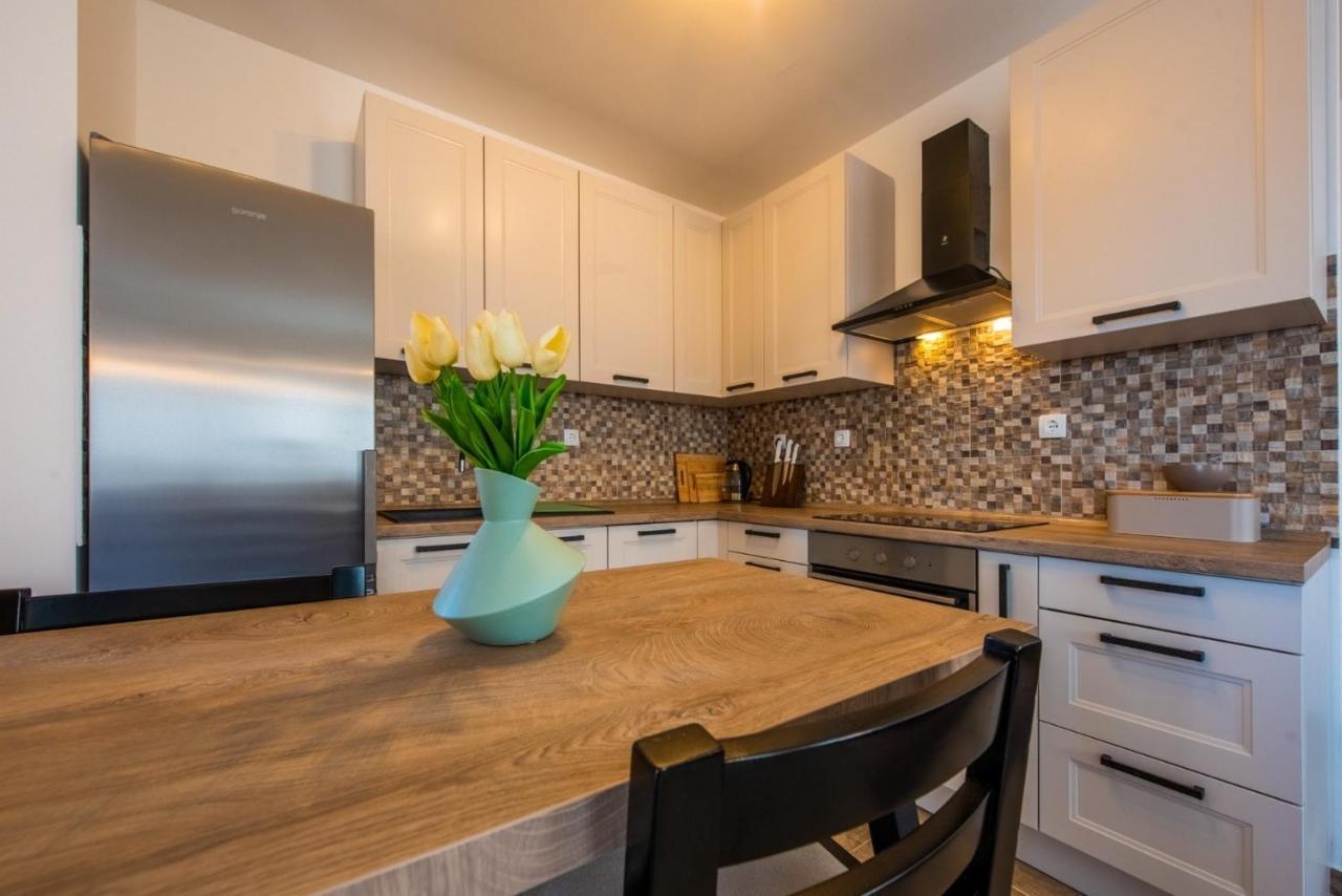 Apartman Paula Kaštela Esterno foto