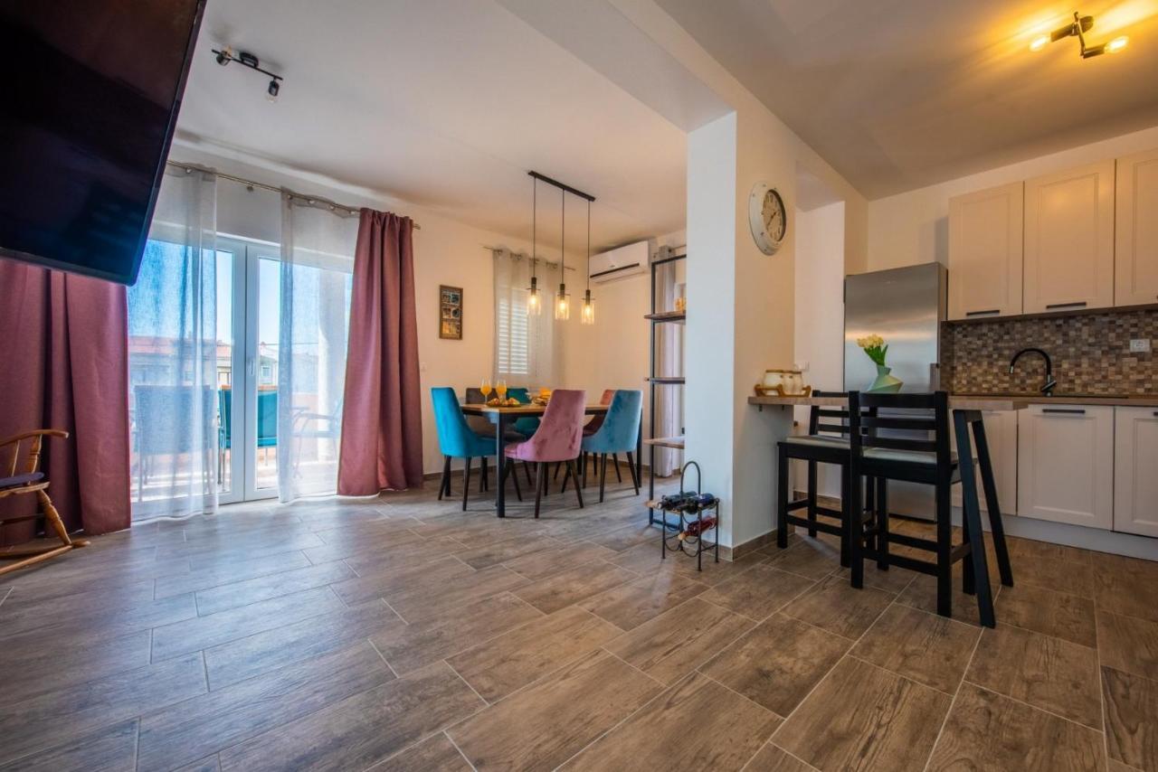 Apartman Paula Kaštela Esterno foto