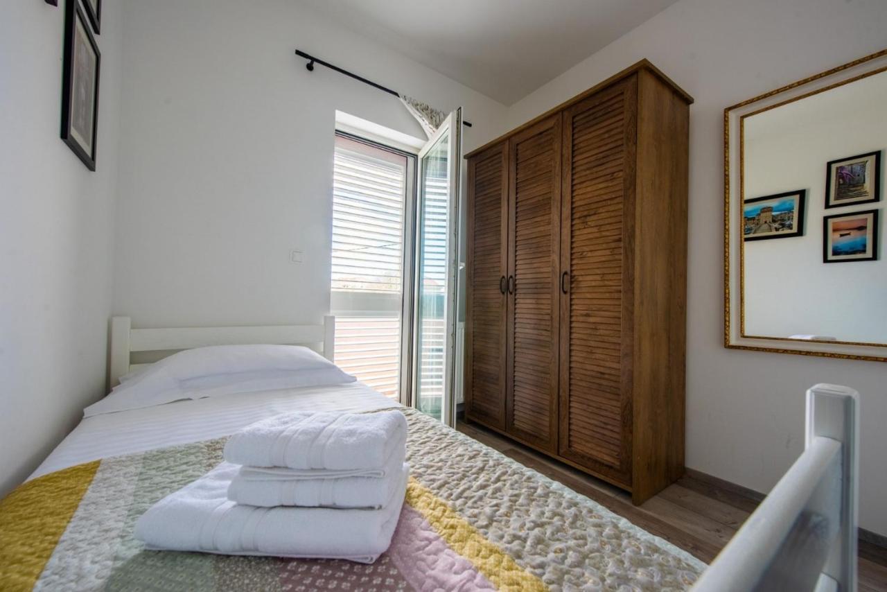 Apartman Paula Kaštela Esterno foto