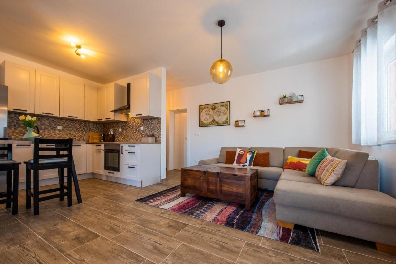 Apartman Paula Kaštela Esterno foto