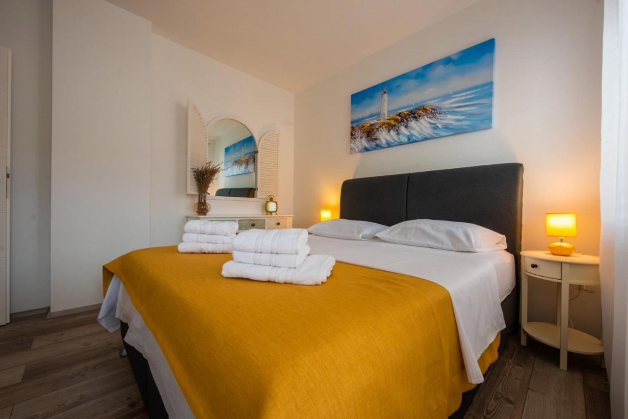 Apartman Paula Kaštela Esterno foto