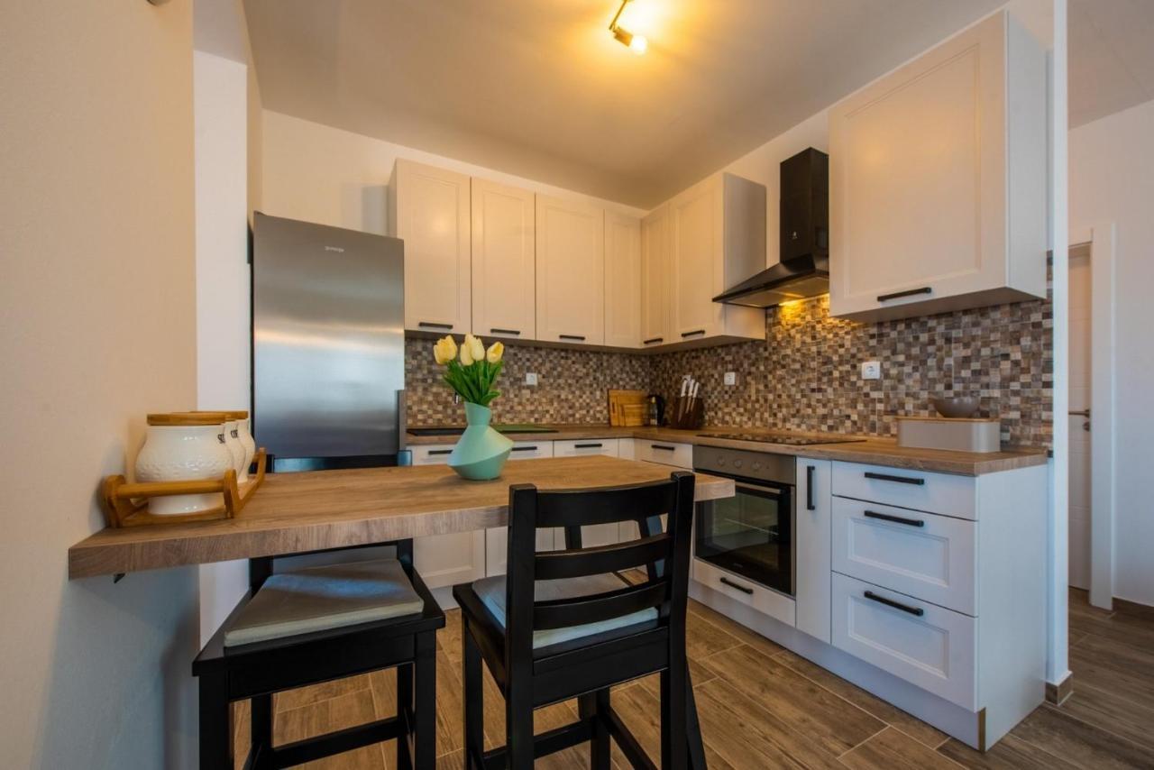 Apartman Paula Kaštela Esterno foto