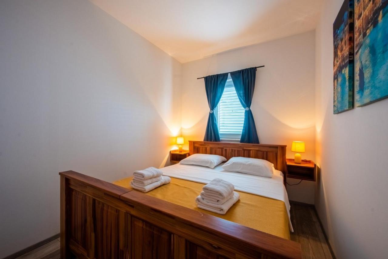 Apartman Paula Kaštela Esterno foto